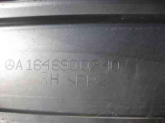 Mercedes-Benz  A1646900240 Порог пластиковий правий з напрямними ML W164 Одеса
