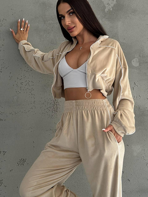 Жіночий стильний велюровий мʼякий костюм двійка велюр плюш бежевий 42/44 Одеса - фото 5