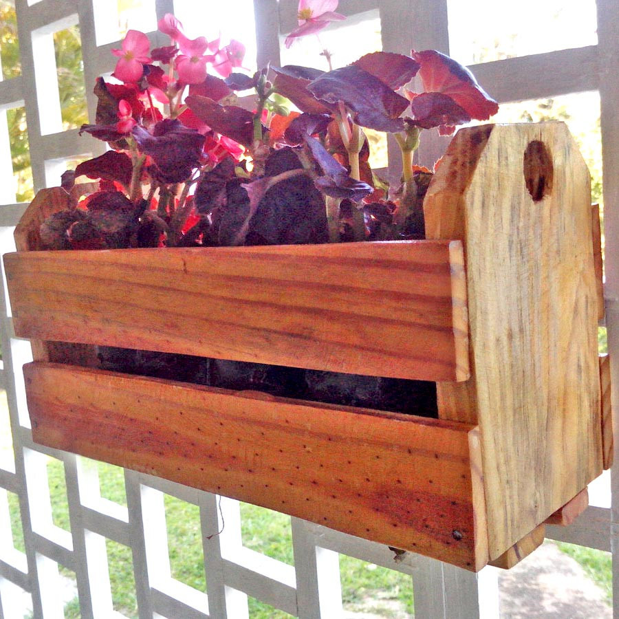 Полка настенная для цветов 