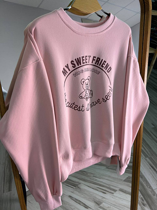 Свитшот женский A-N 25057 с рисунком мишкой впереди оверсайз средней длины комфорт one size, розовый, one size Киев - изображение 3