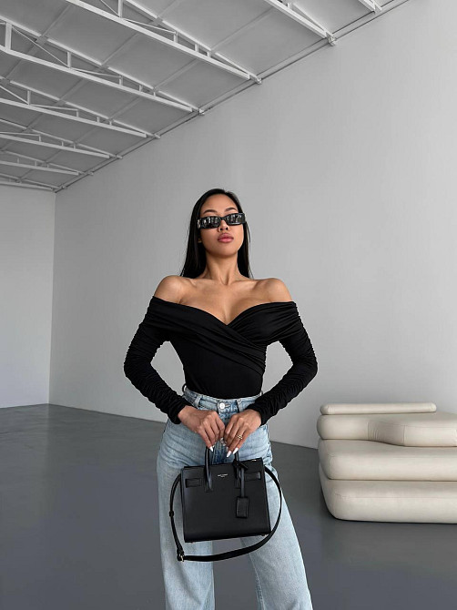 Женский романтичный боди с открытыми плечами трикотаж масло Черный Одесса - изображение 2