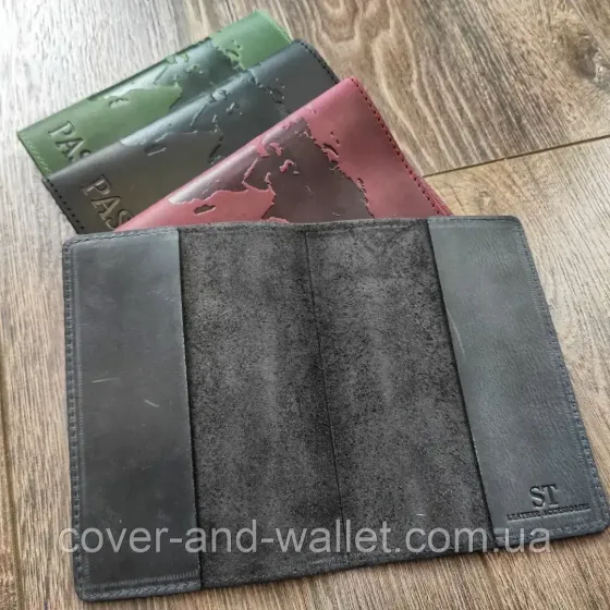 Кожаная обложка на паспорт с тиснением карта мира ST Leather (черная) Синий Киев