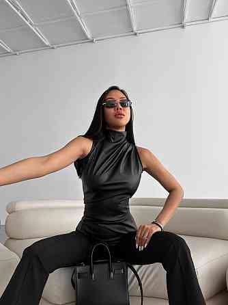 Жіночий трендовий топ з драпіруванням з еко-шкіри Одеса