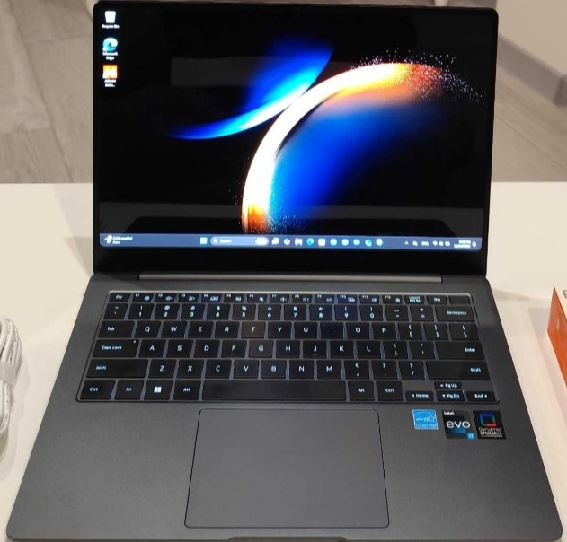 Преміальний ультрабук Samsung Galaxy Book 3 Pro 14