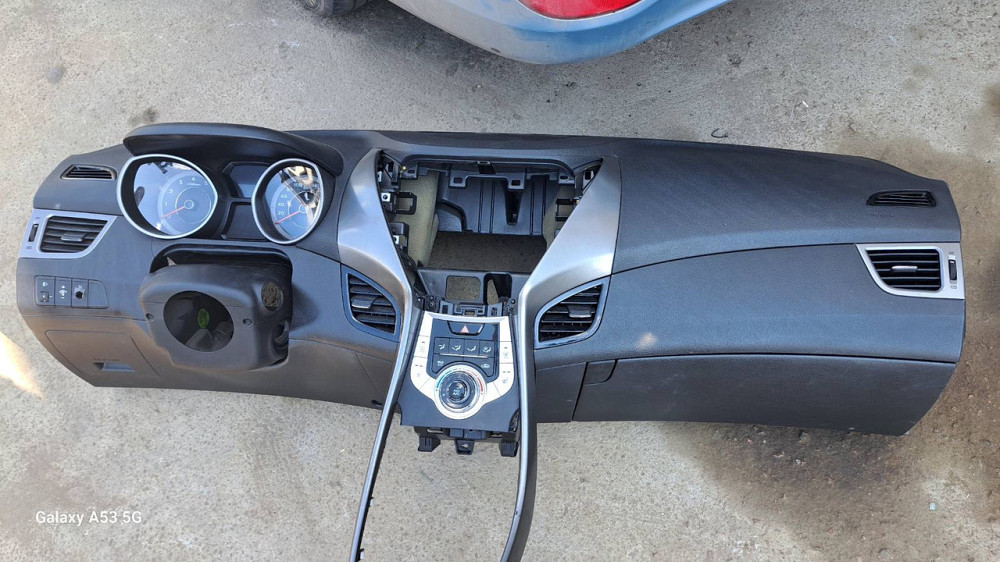 Бардачок Hyundai Elantra 2011–2015 Киев - изображение 1