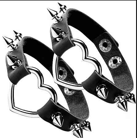 Браслет с шипами и сердцем черный, браслет из искусственной кожи, рок панк аксессуар унисекс Киев