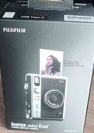 Фотоапарат Fujifilm INSTAX MINI EVO полороїд кольоровий. Харків