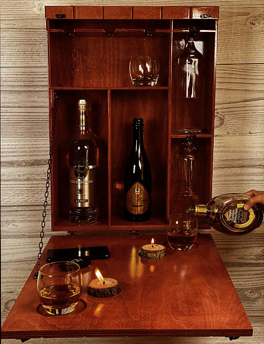 Настенный бар 