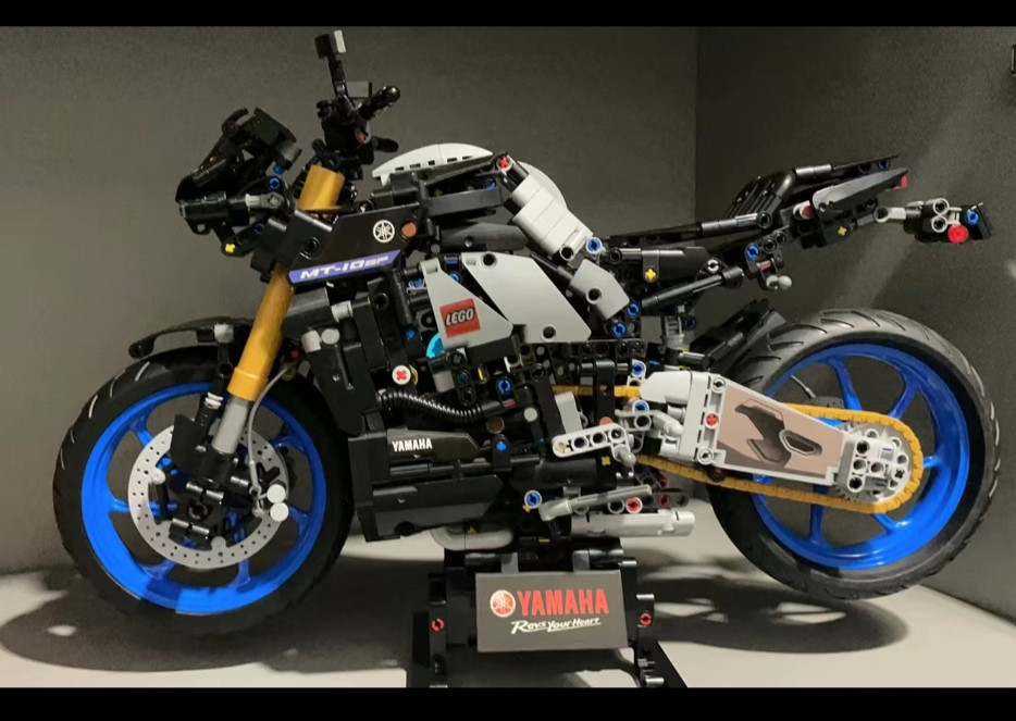 Конструктор Technic Yamaha MT-10 SP 1478 елементів (42159) в масштабе 1:14 мотоцикл ямаха Київ - фото 10