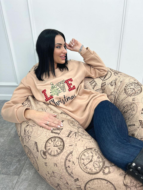 Женский свитшот с праздничным принтом 