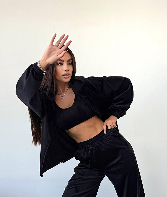 Жіночий стильний прогулянковий костюм-трійка: кофта топ і штани з м'якого велюру Чорний, 46/48 Одеса - фото 5