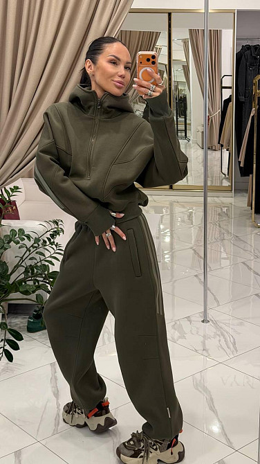 Женский стильный костюм с лампасами из качественной турецкой ткани Хаки, 42/44 Одесса - изображение 1