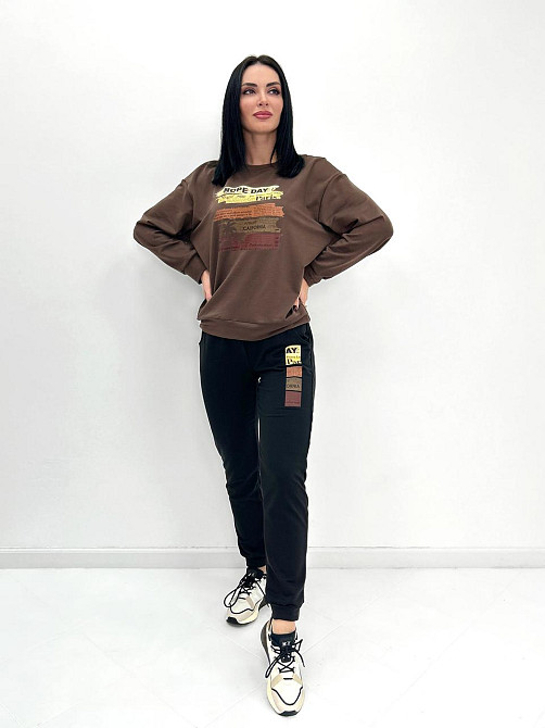 Трикотажний костюм з принтом "Nopeday" оптом | Норма Шоколадний + чорний, 42-44 Київ - фото 1