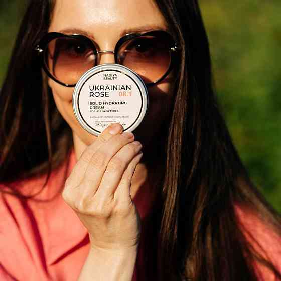 Твердий зволожуючий крем для рук з олією макадамії та маслом ши Ukrainian Rose 45 г Київ
