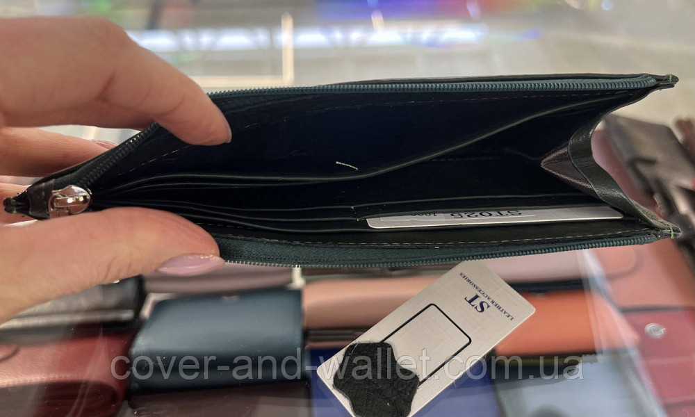 Ультратонкий жіночий гаманець на блискавці з натуральної шкіри зеленого кольору ST Leather Київ - фото 14