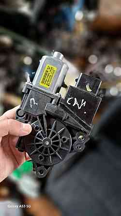 Передній моторчик склопідіймача на Hyundai Santa Fe 2014-2018 Київ