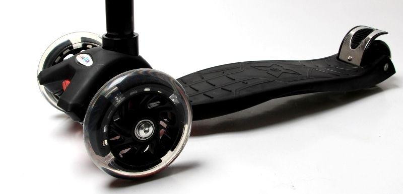 Самокат MAXI. Черный цвет - стильный выбор для активных детей Одесса - изображение 3