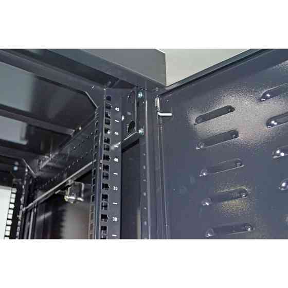 Шафа серверна CMS 42U 610 х 675 UA-MGSE4266MB посилена для мережевого обладнання Київ