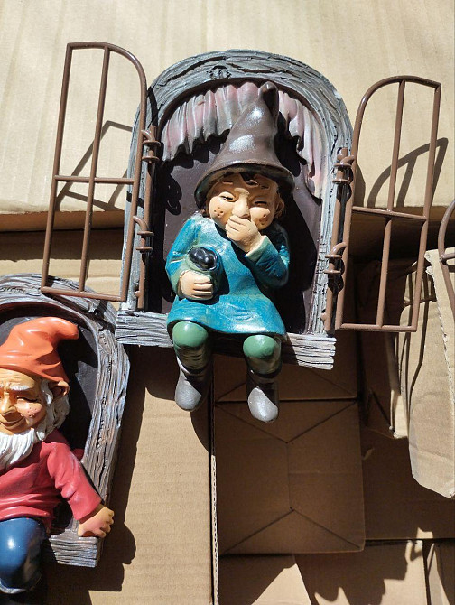 Садова фігурка Гном у вікні. Підвісна садова фігурка. Садовий гном. Синій Одеса - фото 2