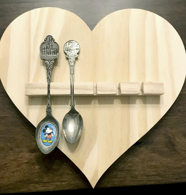 Полка для коллекции ложек 