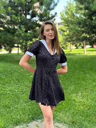 Жіноча міні-сукня з білим комірцем Чорний з червоними квітами M-L Харків