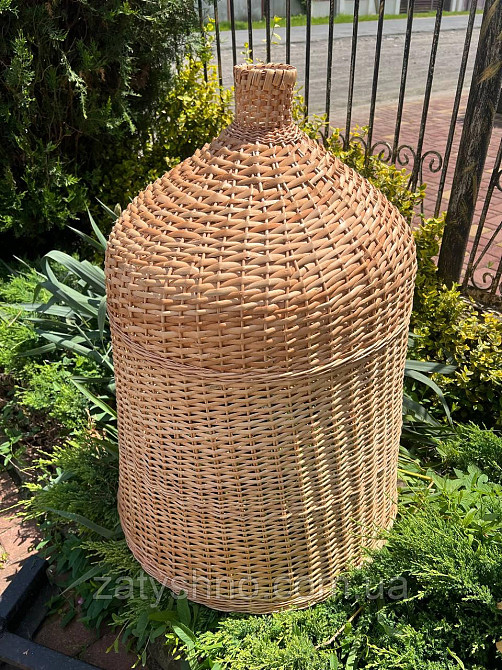 Набір плетених люстер з лози на вулиці Київ - фото 6