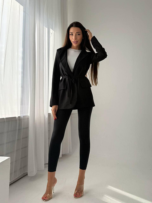 Жіночий приталений піджак без підкладки з підплічниками костюмка Чорний Одеса - фото 5