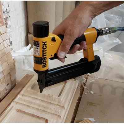 Степлер строительный Bostitch шпилькозабивной пневматический, тип крепежа 106, длина 15-30 мм (TU-216-2330K-E) Винница