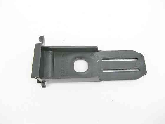 Mercedes-Benz  A2128855614 Новий пластиковий верхній тримач - кронштейн радіаторної решітки центральний E-Class W212 Одесса