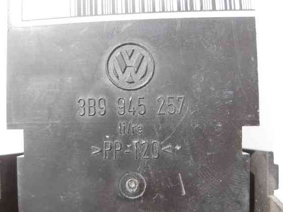 VAG  3B9945257 Плата - лампоутримувач заднього ліхтаря VW Passat B5 універсал Одеса