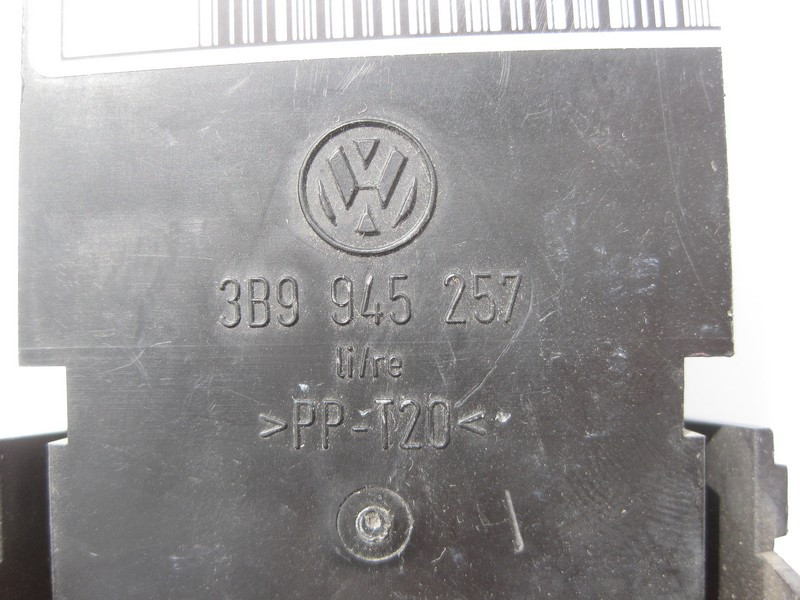 VAG  3B9945257 Плата - лампоутримувач заднього ліхтаря VW Passat B5 універсал Одесса - изображение 3