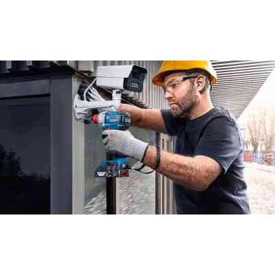 Гайковерт Bosch GDR 18V-215 18V, 2х2Ah, 3800об/мин, 215Нм, M6-M16, кейс (0.601.9N2.022) Винница