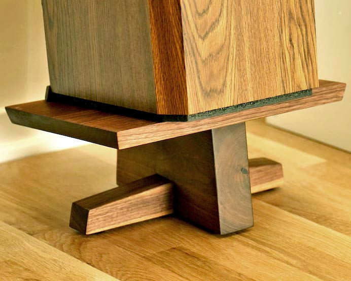 Стойка под акустику 