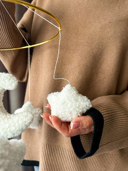 Мобіль на ліжечко для немовлят Зірочки букле білі Київ - фото 7