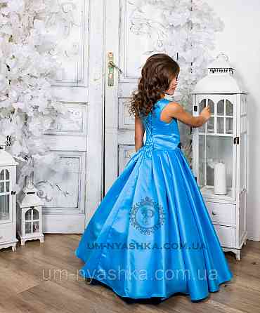 Шикарное длинное платье с черным купоном на 6-8 лет Кривой Рог
