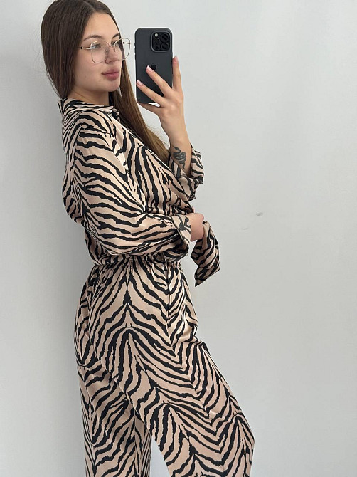 Жіночий шовковий костюм із штанами Бежевий Зебра XL/2XL Харків - фото 1