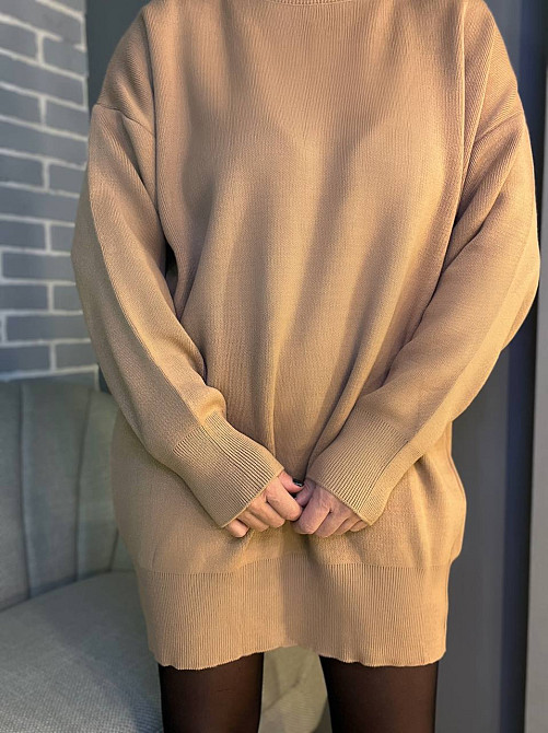 Сукня жіноча My fashion 2024101 светр комір хомут оверсайз подовжений one size, карамель, one size Київ - фото 4