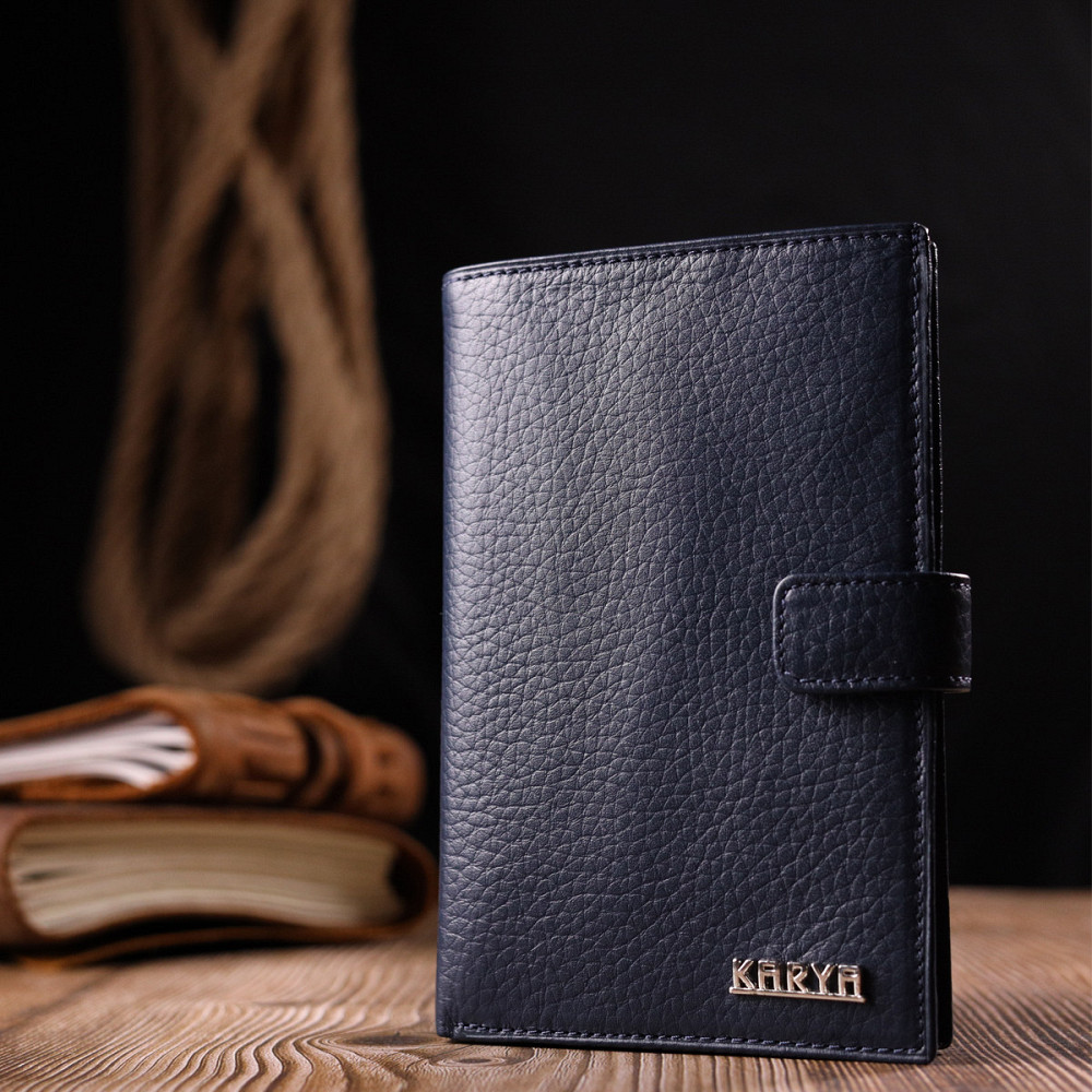 Вертикальное мужское портмоне с хлястиком из натуральной кожи KARYA 21190 Синий Киев - изображение 9