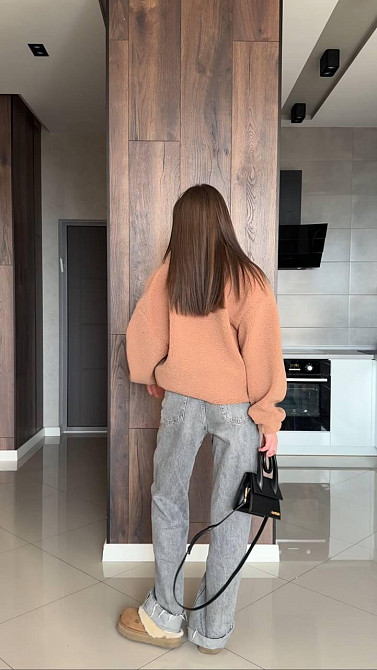 Женский теплый оверсайз худи с молнией из меха баранчика Кемел Одесса - изображение 3