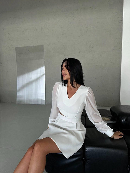 Жіноча елегантна сукня з асиметричним ефектним вирізом і шифоновими рукавами костюмка Білий, 46 Одеса - фото 6