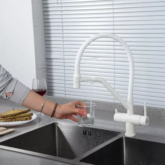 Смеситель для кухни с подключением к фильтру GAPPO G4398-88 и гибким изливом, белый. Киев