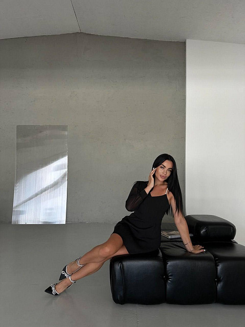 Жіноча святкова міні сукня на одне плече костюмка із шифоновим рукавом Чорний, 44 Одеса - фото 3