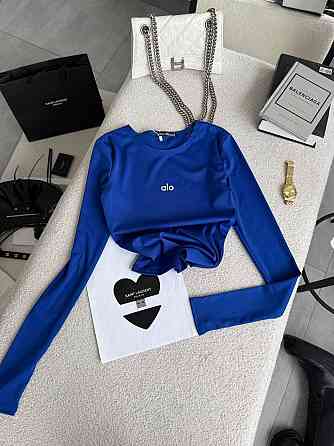 Стильний жіночий базовий лонгслів із написом і вирізом під пальчик мікродайвінг Електрик Одеса