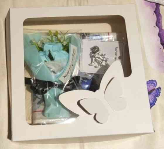 Набір подарунковий: шарф з магнітною застібкою, мило-букет і брошка знак зодіаку в подарунковій коробці Сміла