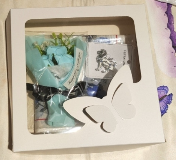 Набір подарунковий: шарф з магнітною застібкою, мило-букет і брошка знак зодіаку в подарунковій коробці Сміла - фото 2