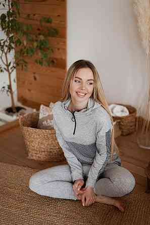 Повседневный женский костюм из трикотажа 