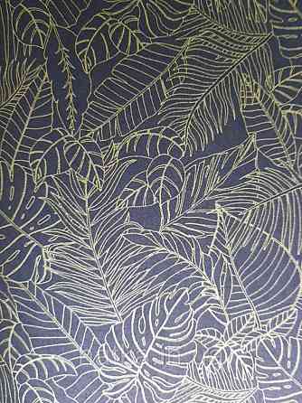 Обои флизелиновые Khroma LAV306 LA VIE EN ROSE черные ветки листья салатовые Київ