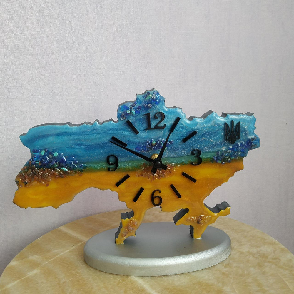 Часы настольные из эпоксидной смолы ручной работы 