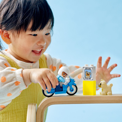 Конструктор LEGO DUPLO Town Поліцейський мотоцикл 5 деталей (10967) Вінниця - фото 6