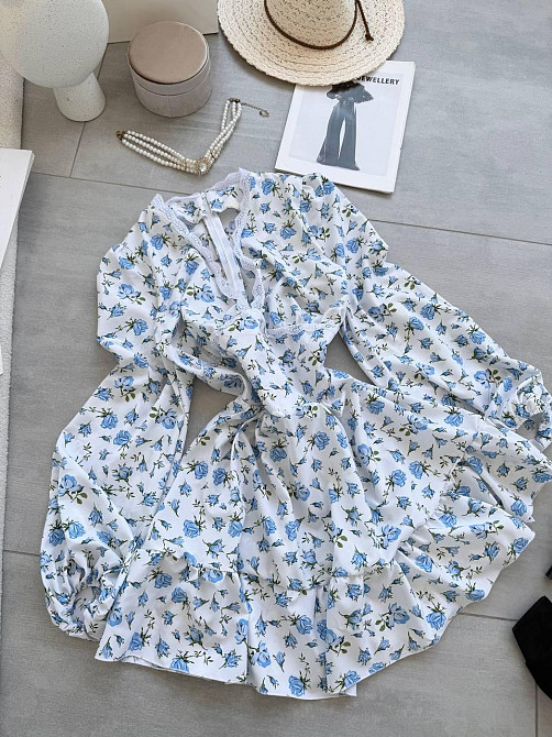 Женское романтичное мини платье в цветочный принт с кружевом софт / штапель 42/44, Голубой Одесса - изображение 4